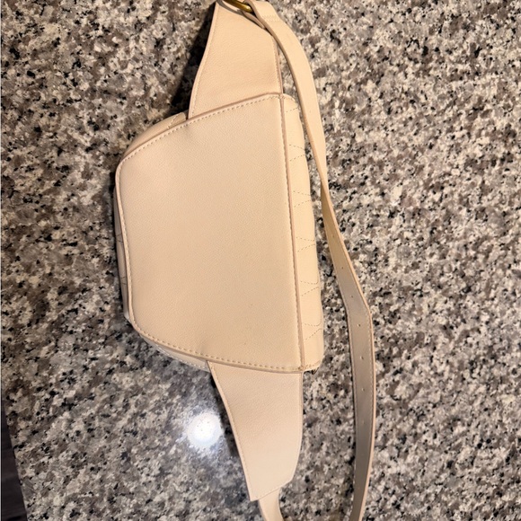 Elegant Cream Quilted Belt Bag - Picture 3 of 3